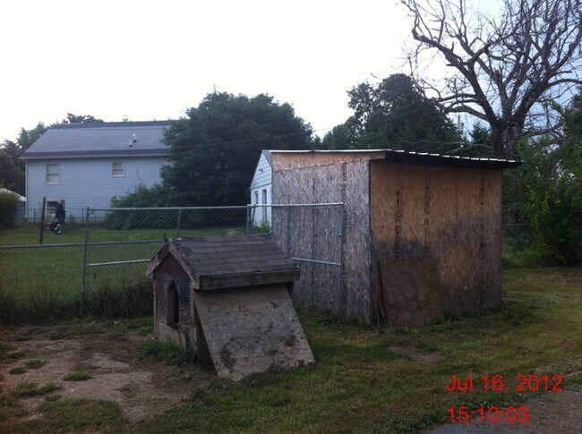 Building Photo - 713 E Moler Ave