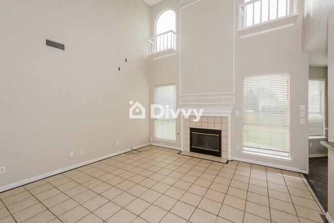 Building Photo - 706 Claridge Drive