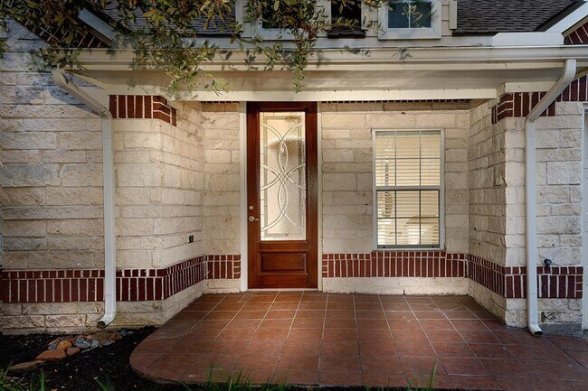 Foto del edificio - 15223 Scenic Forest Dr
