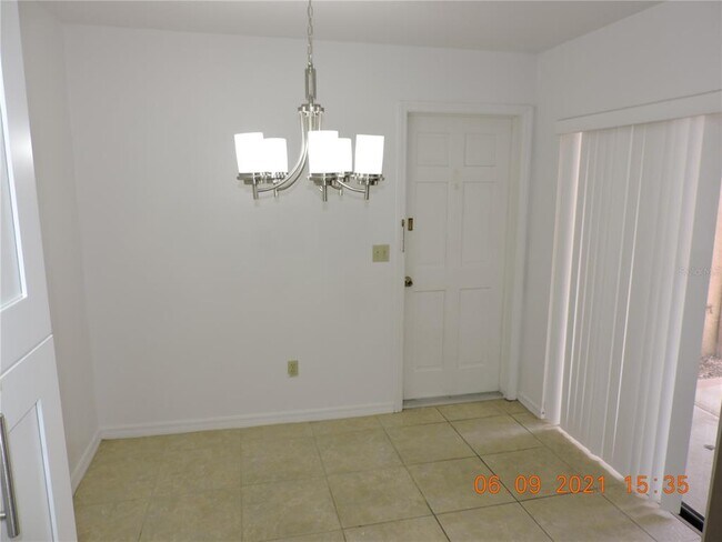 Building Photo - 8238 Sandpoint Blvd