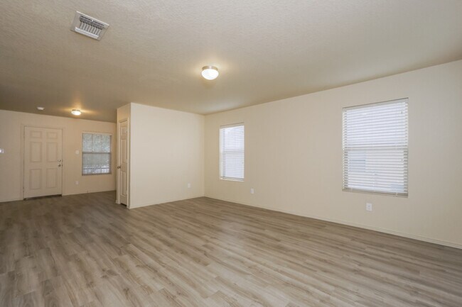 Building Photo - 10814 Hunters Pond