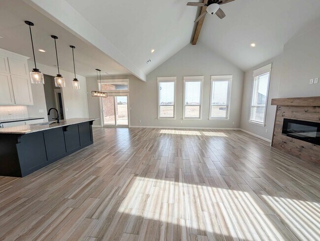 Foto del edificio - Immaculate 3-Car Garage Home in Moore Schools