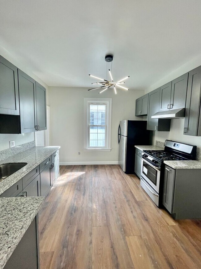 Foto del edificio - Renovated 3 Bed + 2 Bath Home in Los Angeles!