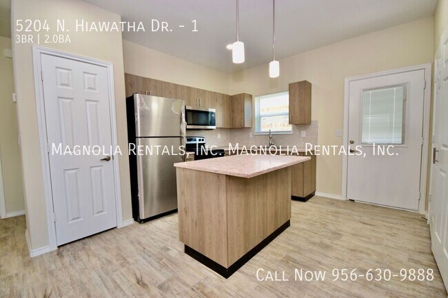 Foto del edificio - 1st Month Free Rent for a 3 Bedroom & 2 Ba...