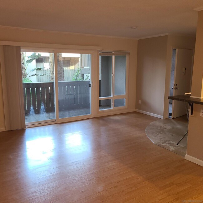 Foto del edificio - 147 W Glaucus St