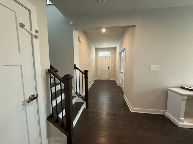 Foto del edificio - 440 Tree of Heaven Way