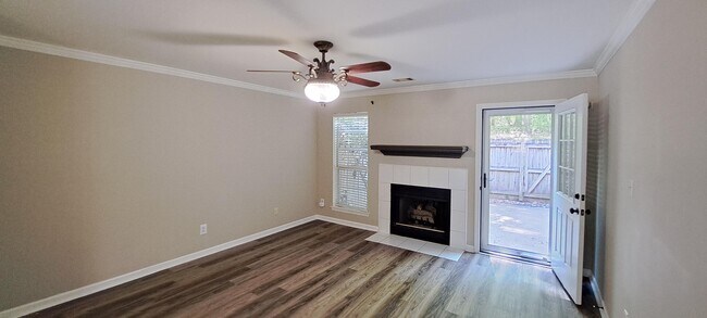 Foto del edificio - 4708 Brookwood Dr