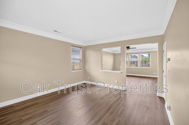 Foto del edificio - 7018 Bellflower Ln