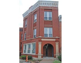 Building Photo - 2109 W Polk St