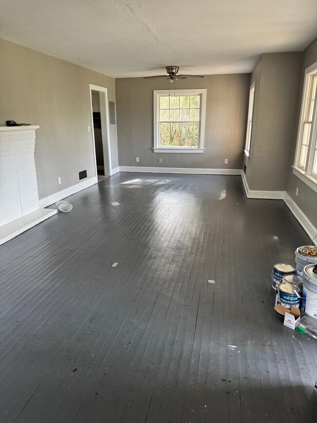 Building Photo - 611 E 19th St