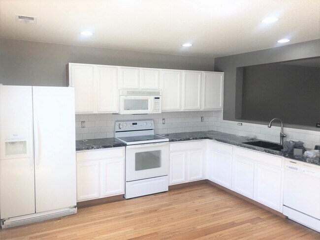 Building Photo - 11079 Claude Ct