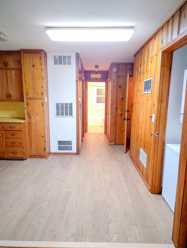 Building Photo - 1120 Metropolis St