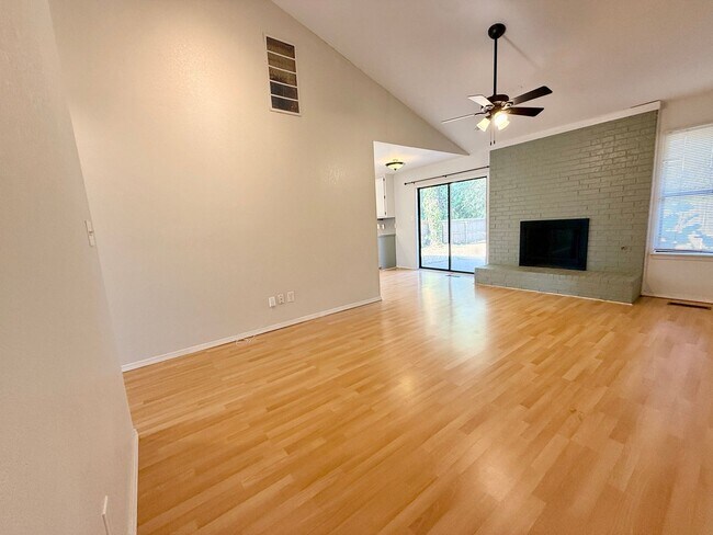 Foto del edificio - 3608 Peregrine Dr
