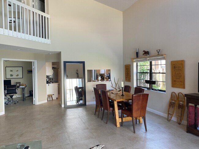 Building Photo - 2579 La Lique Cir
