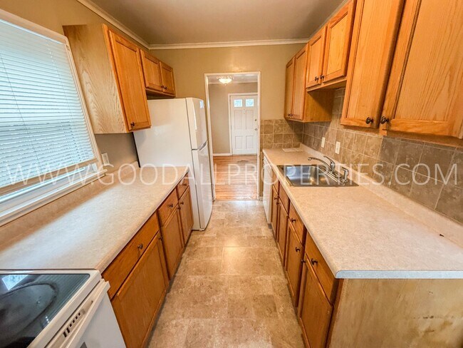 Building Photo - RENT SPECIAL!!! Cozy 3 Bedroom 1.5 Bathroom Ranch !!!