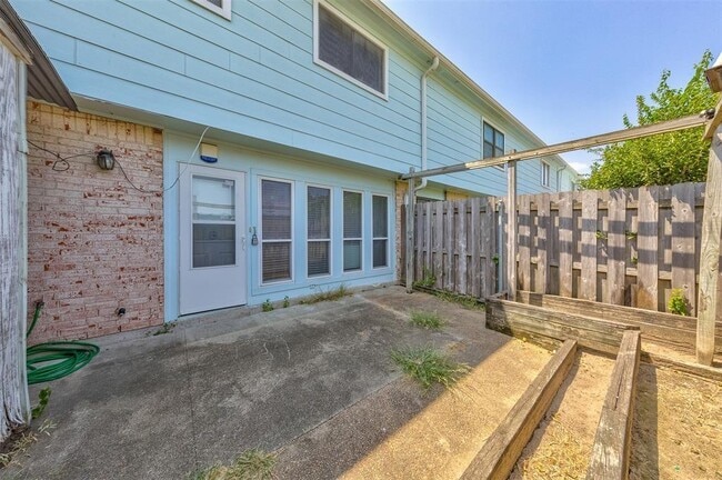 Building Photo - 4139 Young St