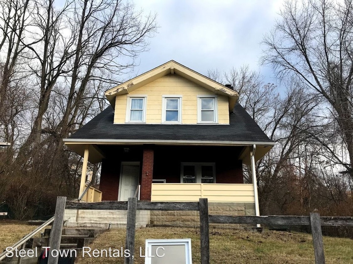 Primary Photo - 3 br, 1 bath House - 283 Universal Road