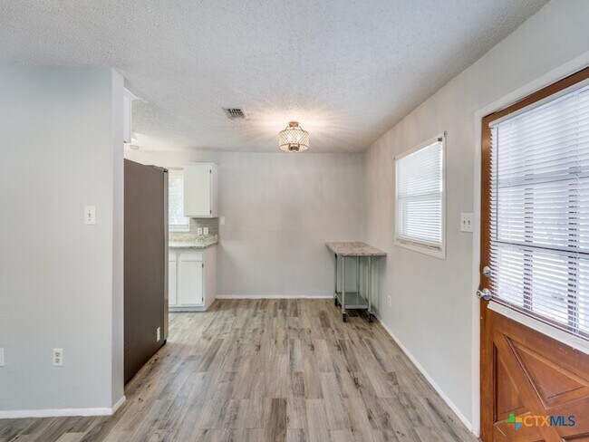 Foto del edificio - 1351 Spitz Kegel View Dr