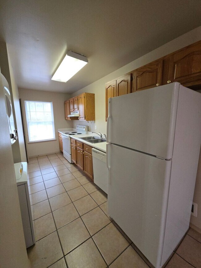 Foto del edificio - 705 E J St