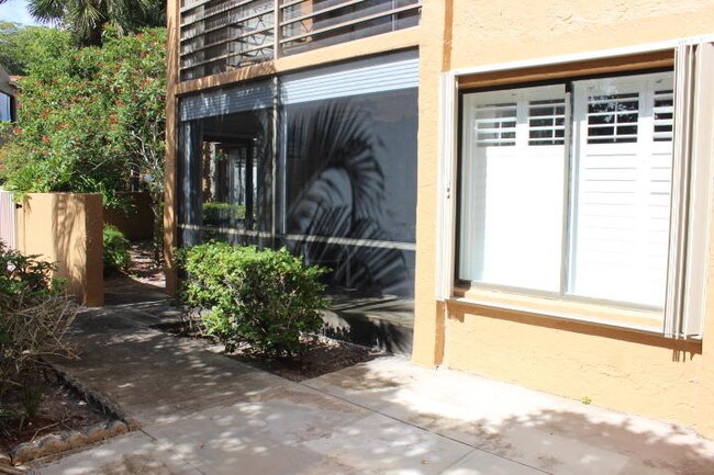 Building Photo - 11205 Green Lake Dr