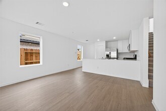 Building Photo - 3025 Fantasy Ter Dr