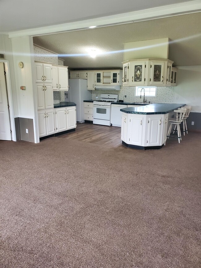 Kitchen - 120 Twin Oaks Farm Ln