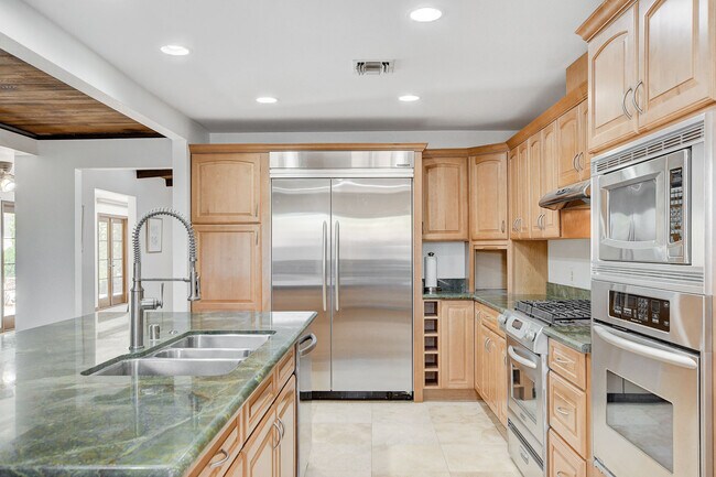 Foto del edificio - 408 Lacy Ln