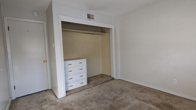 Foto del edificio - 294 S Dewey Ave