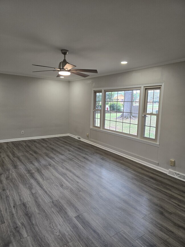 Foto del edificio - 420 Downey Pl