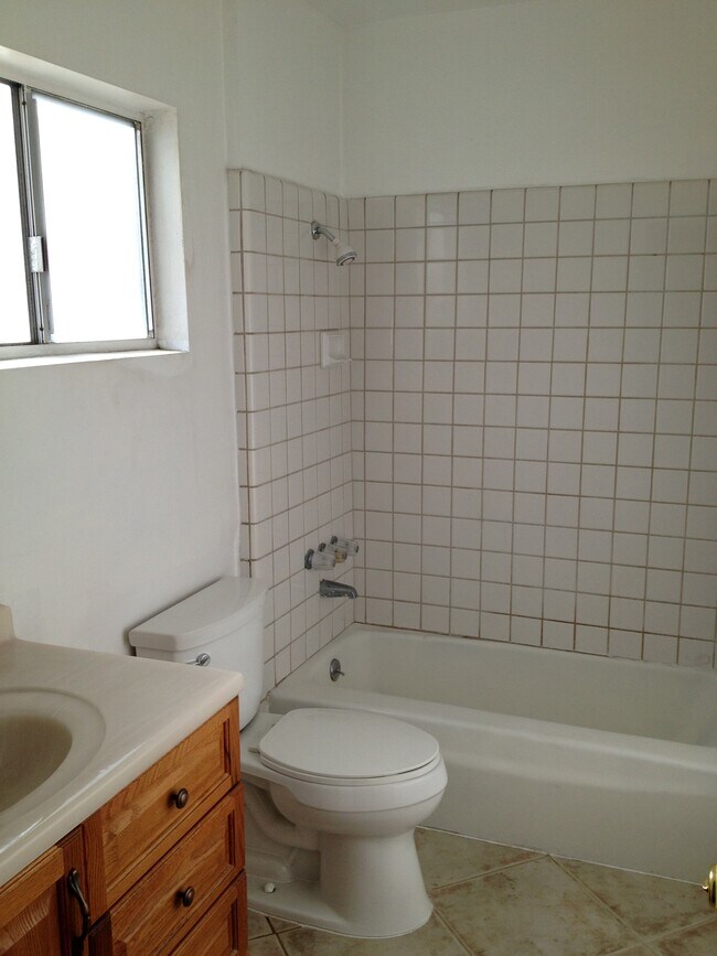 Foto del edificio - 324 E 219th St