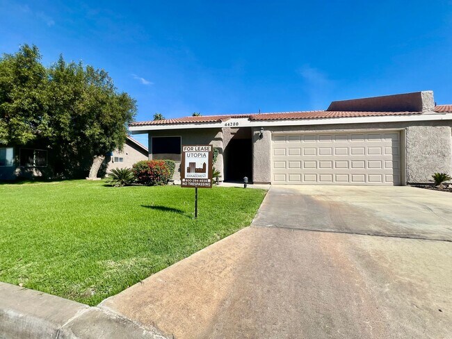 Building Photo - AVAILABLE NOW!!  BEAUTIFUL 2-Bedroom 3 -bathroom Condo in La Quint Palms! MOVE IN SPECIAL 50% OFF...