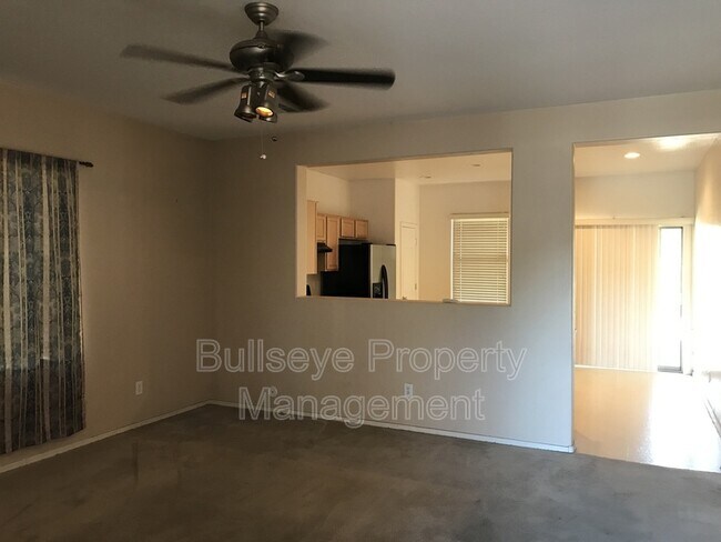 Foto del edificio - 4541 E Willet St