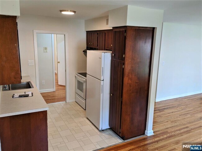 Foto del edificio - 522 Maple Ave