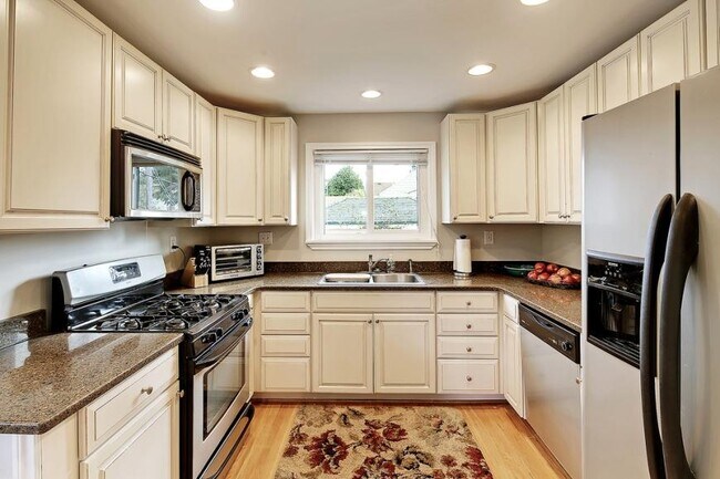 Foto del edificio - 4 bedroom in Seattle WA 98103