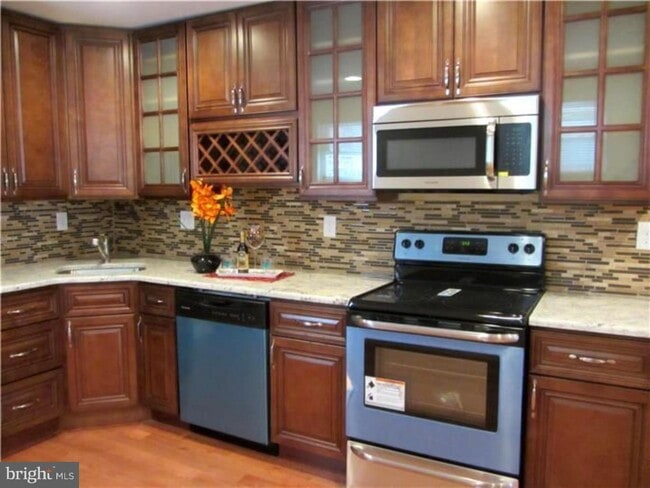 Kitchen - 2138 Wharton St