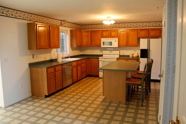 Building Photo - 60 McLane Ln