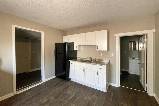 Foto del edificio - 655 N Beville Ave