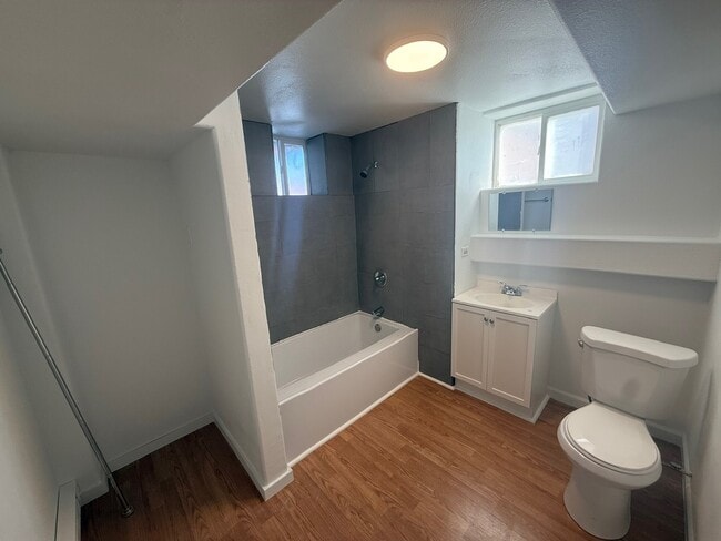 Building Photo - 118 Broadwater Ave