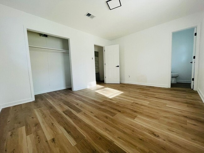 Building Photo - House for Rent -Jacksonville