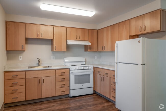 3BR, 1BA, - Kitchen - Cougar Creek Apartments