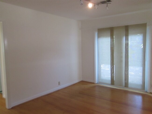 Foto del edificio - 2311 Bron Holly Dr