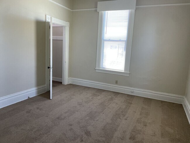 Foto del edificio - 1 Bedroom Upstairs Apartment on Napa Street