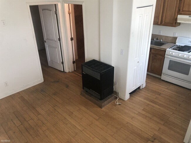 Foto del edificio - 1 br, 1 bath 4plex - 425 East 4th Avenue 2