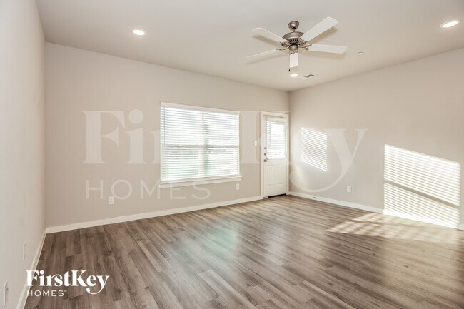 Foto del edificio - 308 Niki Dr