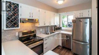 Building Photo - 135-135 Escarpment Crescent