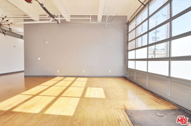 Foto del edificio - 1850 Industrial St