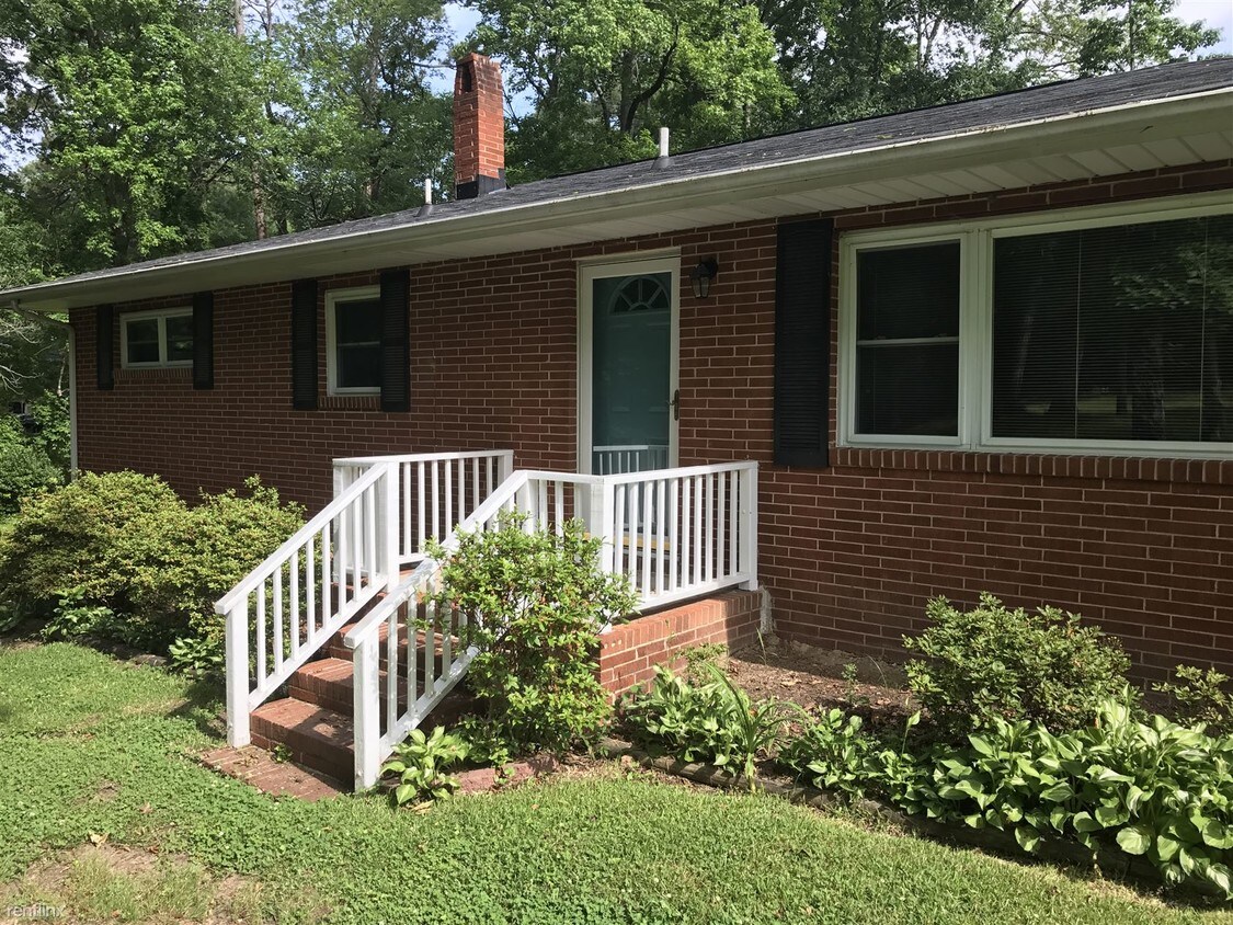 Primary Photo - 2820 Fairlawn Rd