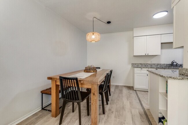 Foto del edificio - 2606 Custer Pkwy