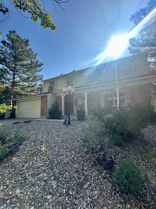 Building Photo - "Spacious 4-Bedroom Retreat with 2.5 Baths...