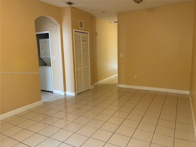 Foto del edificio - 1536 SE 25th St